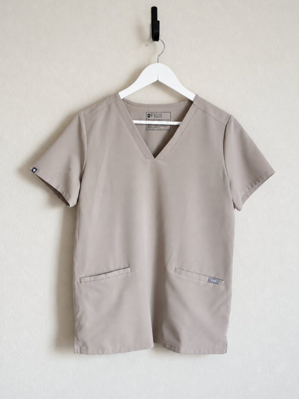 FIGS Technical Collection FW1100 Taupe V-Neck Scrub Top Women’s S